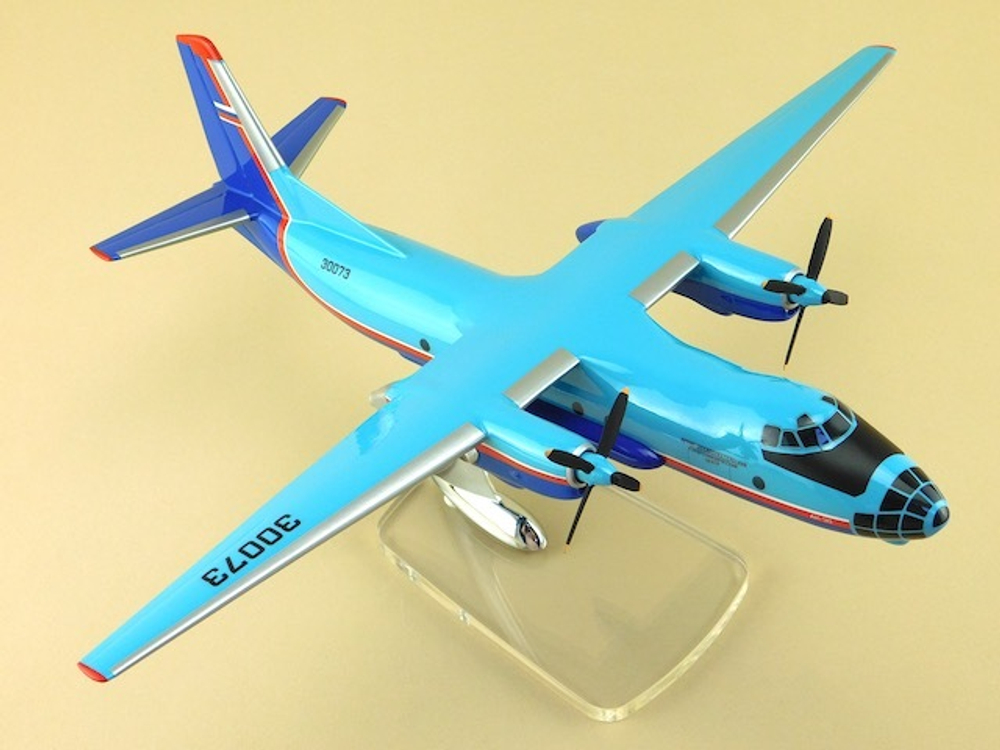 Модель самолета Ан-30 (М1:72, ЛИАЦ)