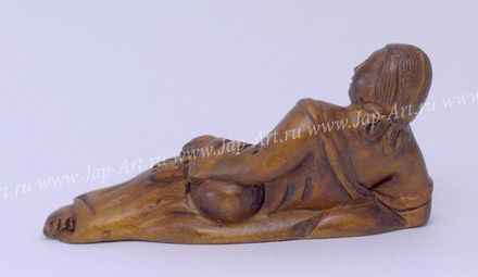 Нэцкэ Девушка лежит