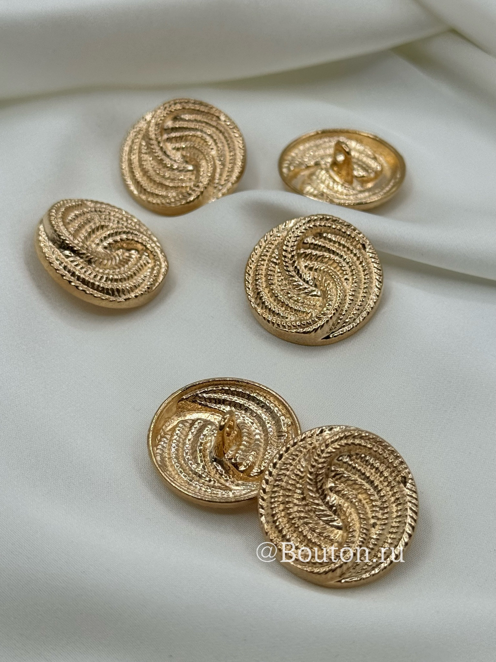 Пуговицы рифленые завиток золотистые