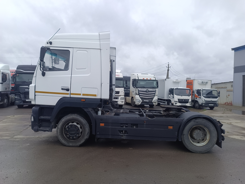 МАЗ 5440 4x2 Седельный тягач 5440С9-520-031 (Дизельный, 11,1 л, 420 л.с., МТ)