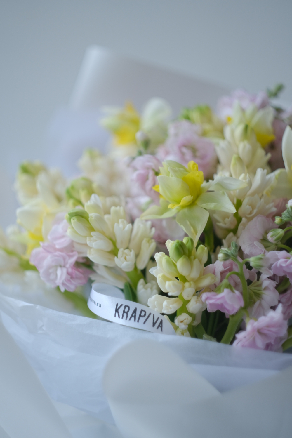 купить букет с весенними цветами
