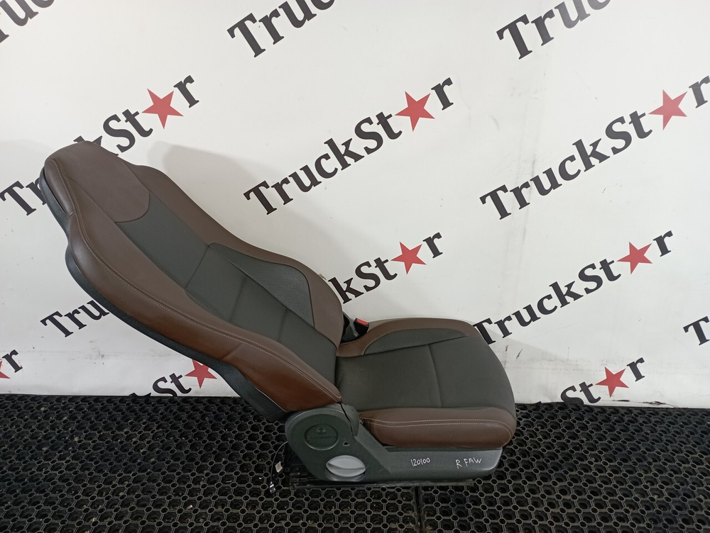 Сиденье (дефект) пассажирское механическое 2023г.