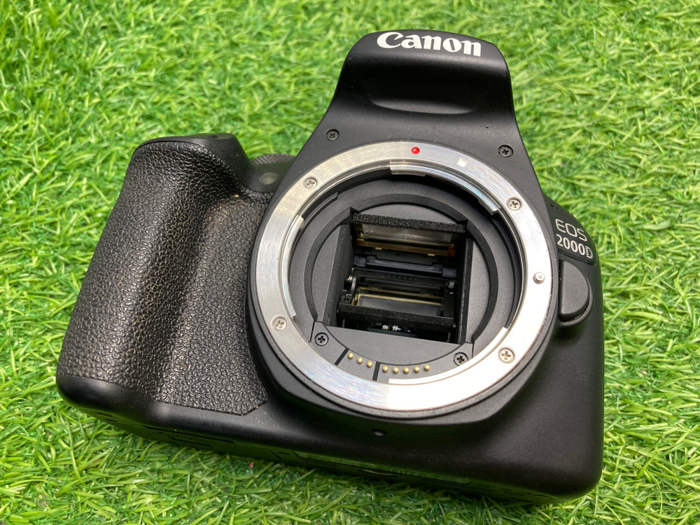 Canon 2000D Kit 18-55mm 3.5-5.6 III