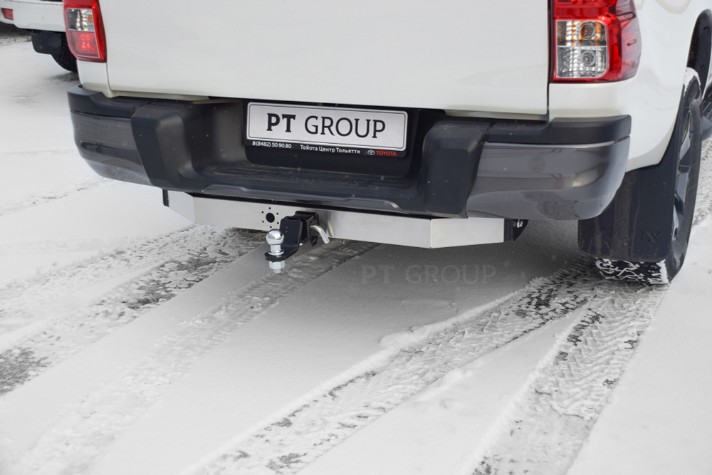 Фаркоп PT GROUP /съемный квадрат/ с нержавеющей накладкой для TOYOTA Hilux 2015-(паспорт и сертификат в комплекте)(без электрики) арт.THI-15-991124.00