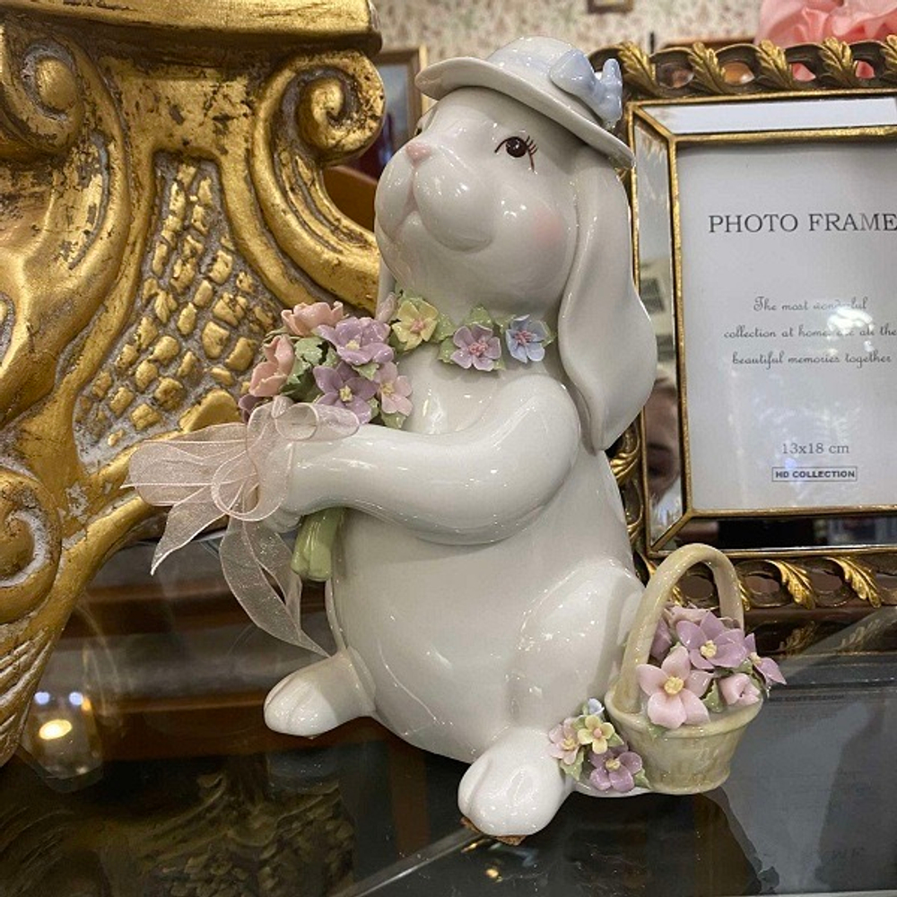 Композиция музыкальная Кролик с букетом