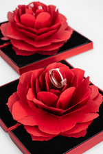 Пластиковый футляр «Расцветающая роза» с покрытием SOFT‑TOUCH