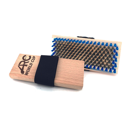 Щетка лыжная ручная ARC 0.7 RECTANGULAR WORLD CUP со щетиной из сверхтонкой нержавеющей стали, с синей нейлоновой щетиной по периметру, арт.ARCA0166