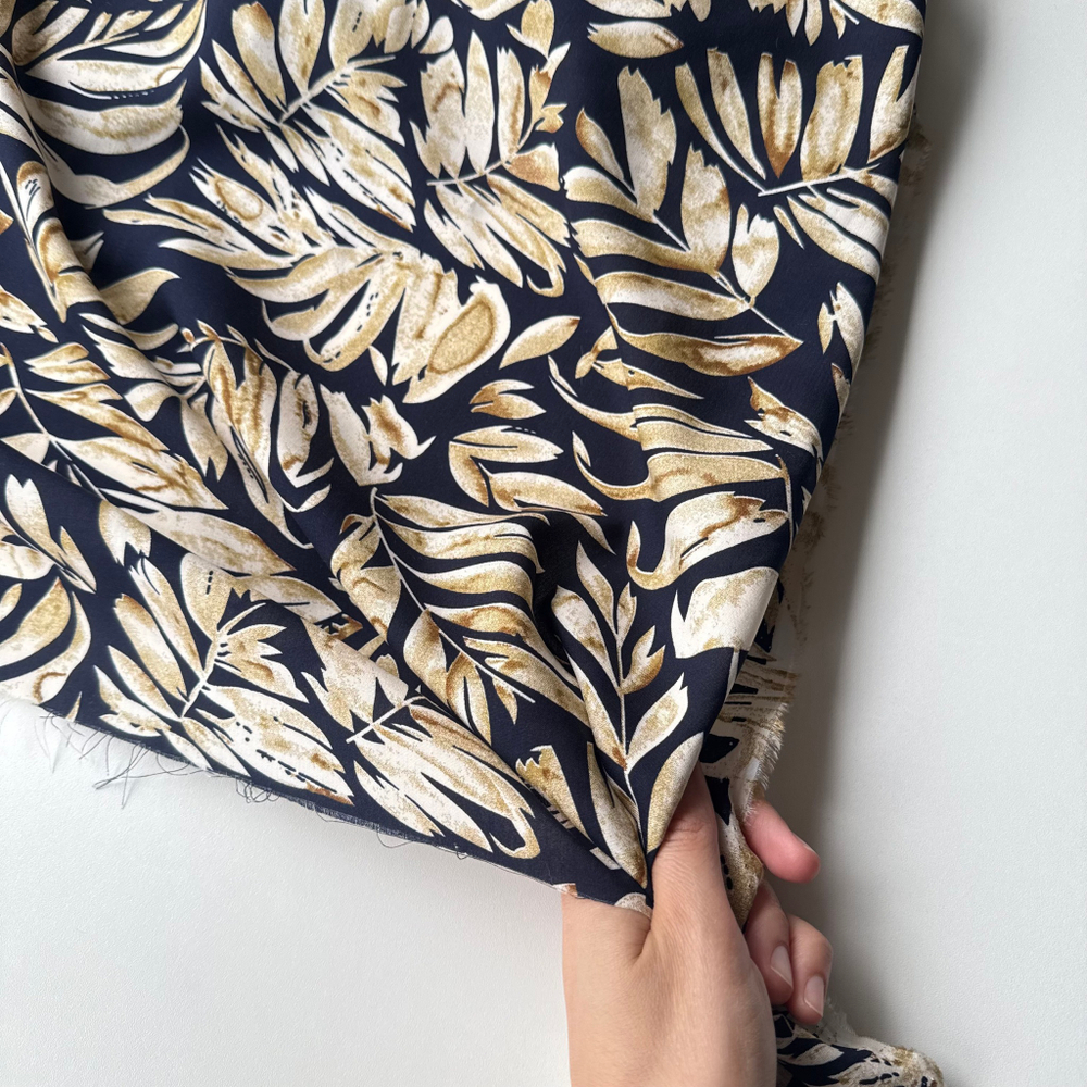 Вискоза (штапель) Пальмовые листья на черном фоне