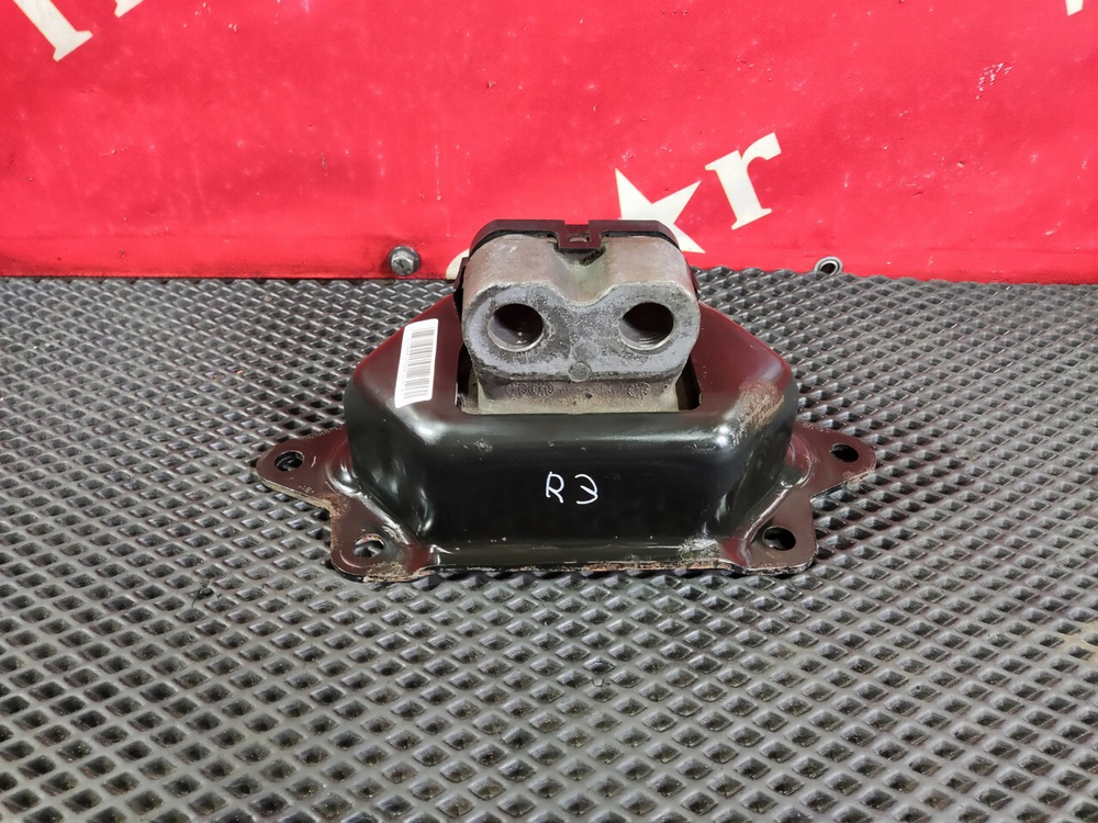 Подушка двигателя задняя