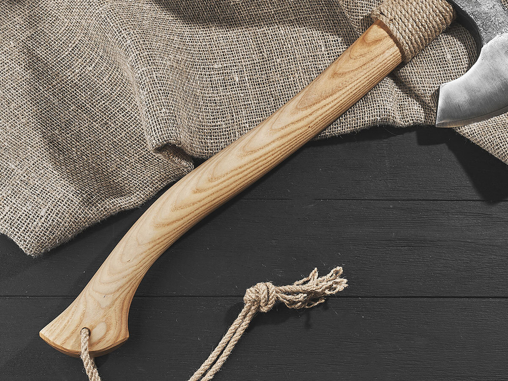 Кованый топор "Сыну от отца", рукоять ясень