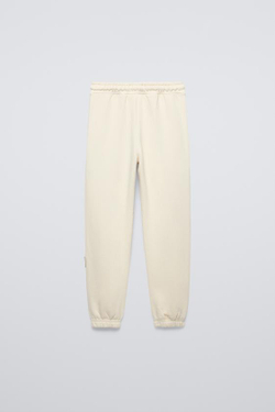 ZARA КОМПЛЕКТ ИЗ ДЖОГГЕРОВ И ТОЛСТОВКИ С НАДПИСЬЮ, ЭКРЮ