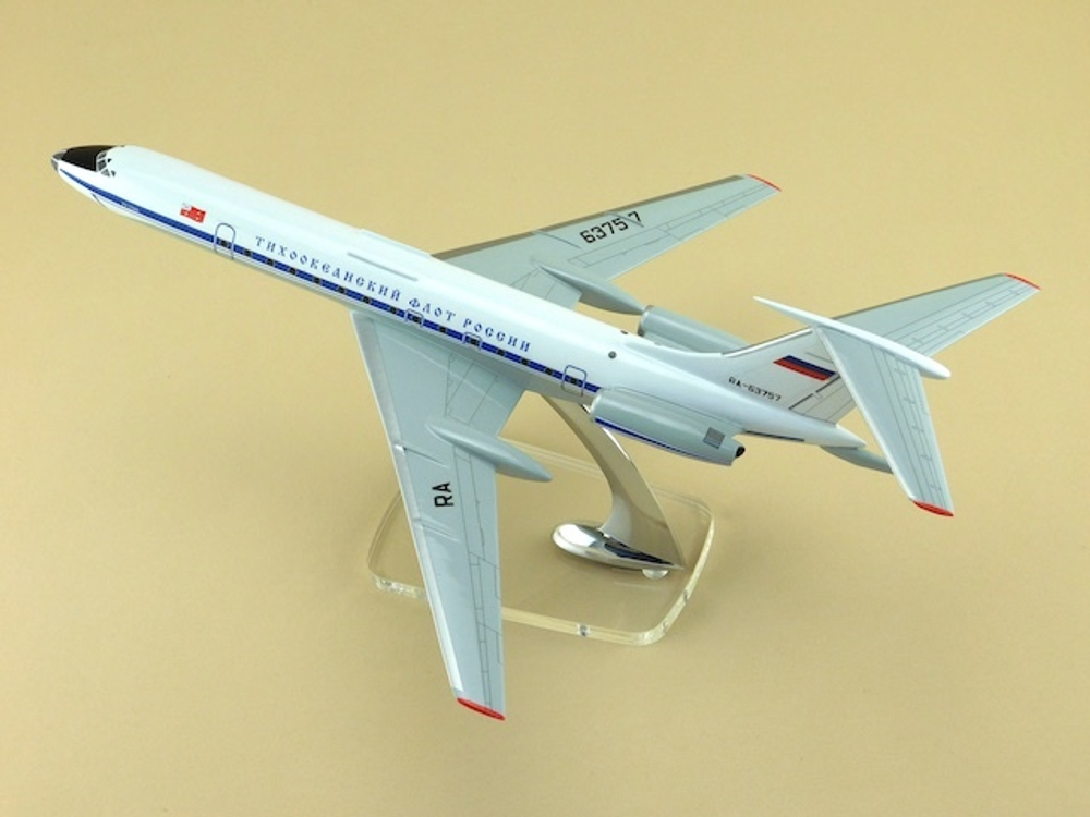 Модель самолета Ту-134А с антенной БУС (М1:100, Тихоокеанский флот России)