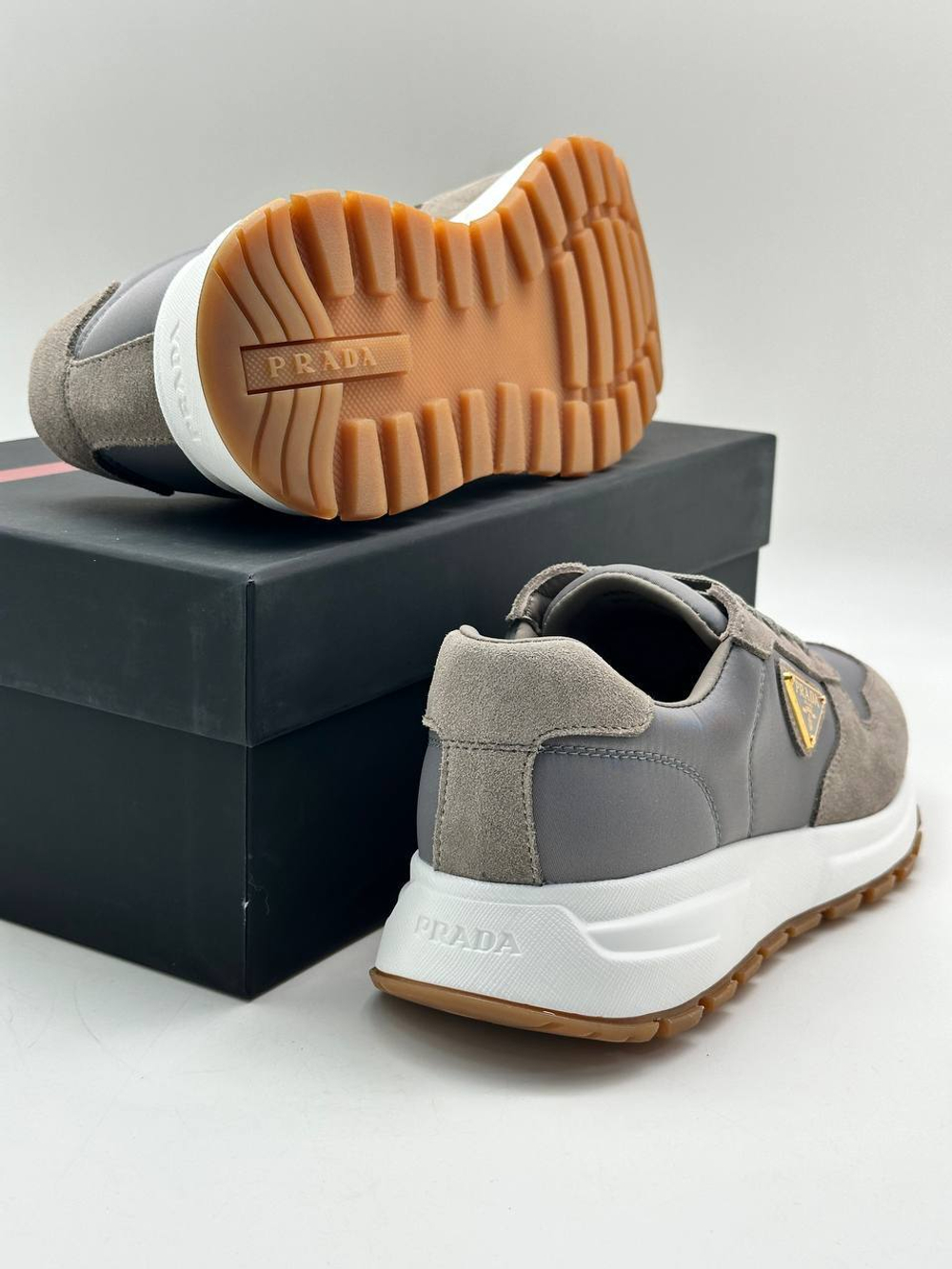 Кроссовки Prada