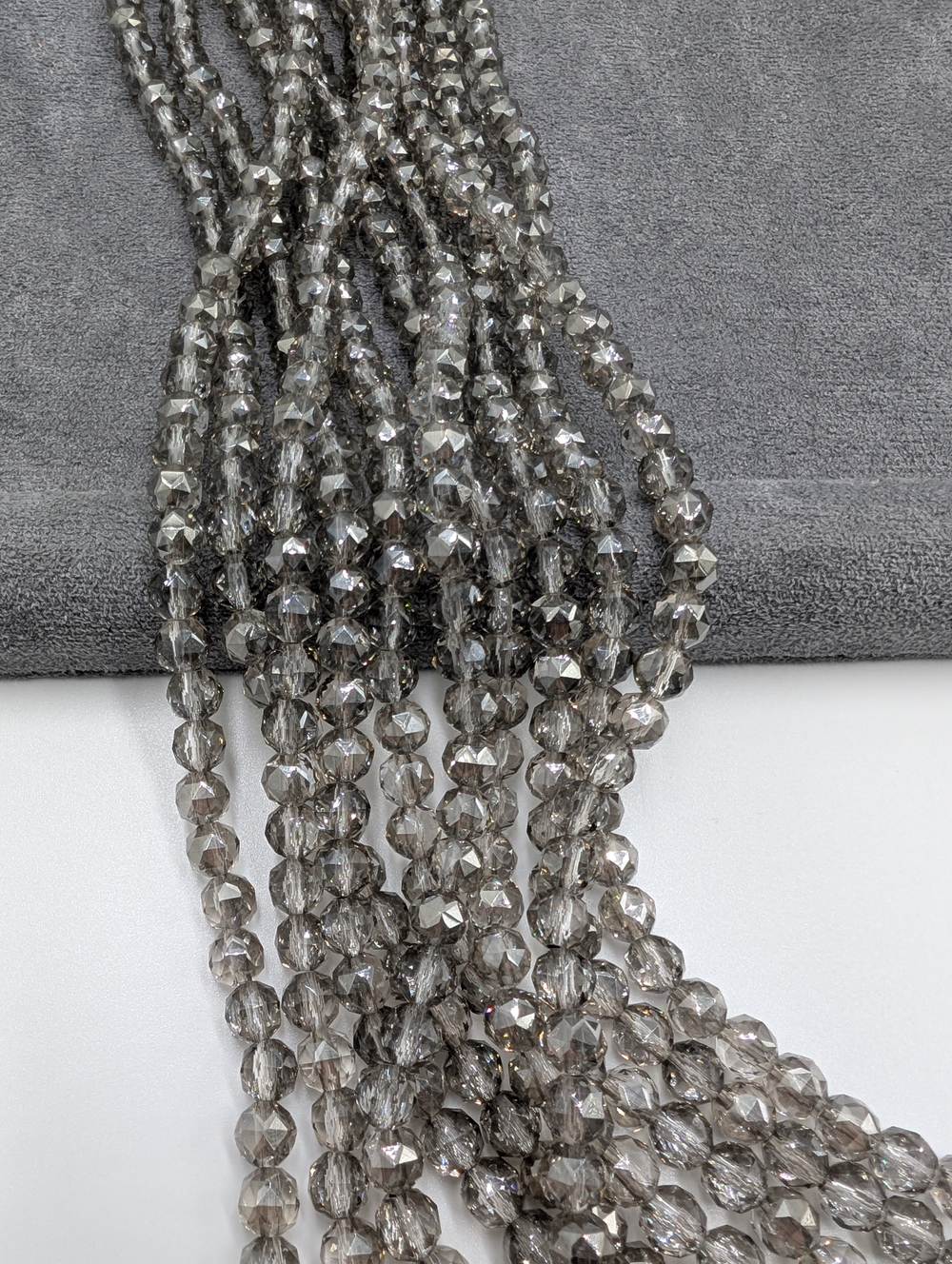 Бусины стеклянные 6мм