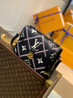 Louis Vuitton Pochette Metis