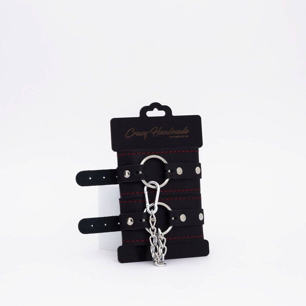 Черно-красные кожаные оковы