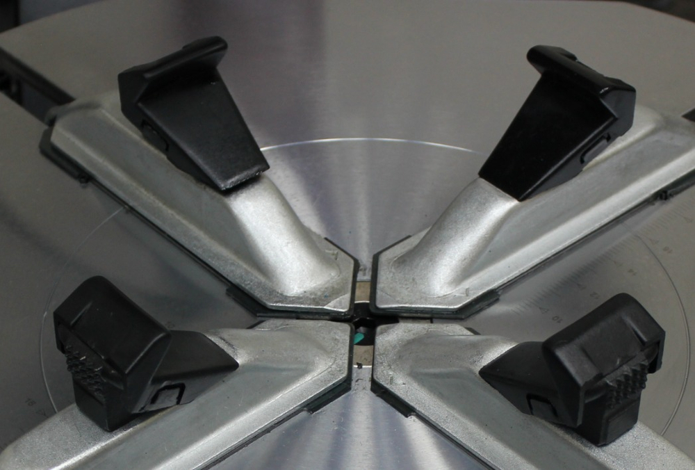 DL55-1 Пластиковая накладка на кулачки (чёрная) 620