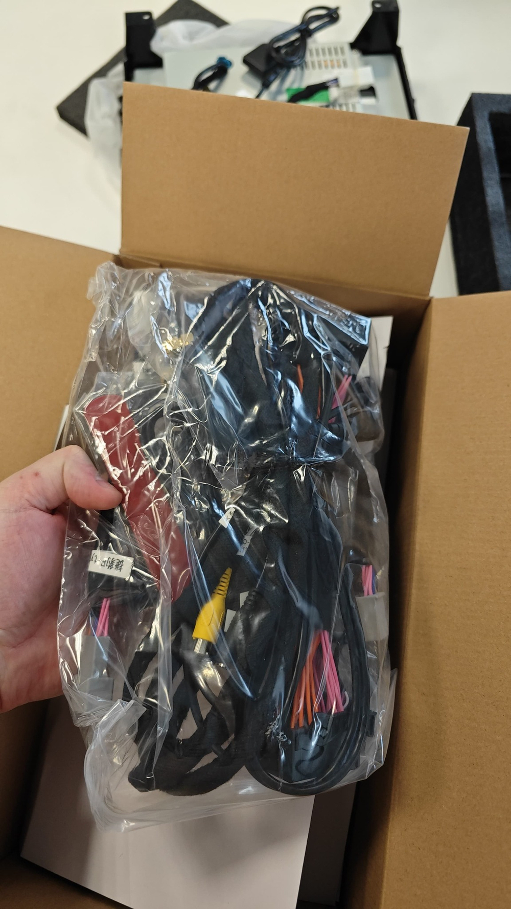 Магнитола для Jaguar XE 2015-2018, F-Pace 2016-2019 (штатный экран 10") - Radiola RDL-1660-High монитор 10.25" на Android 12, 8Гб+128Гб, CarPlay, 4G SIM-слот