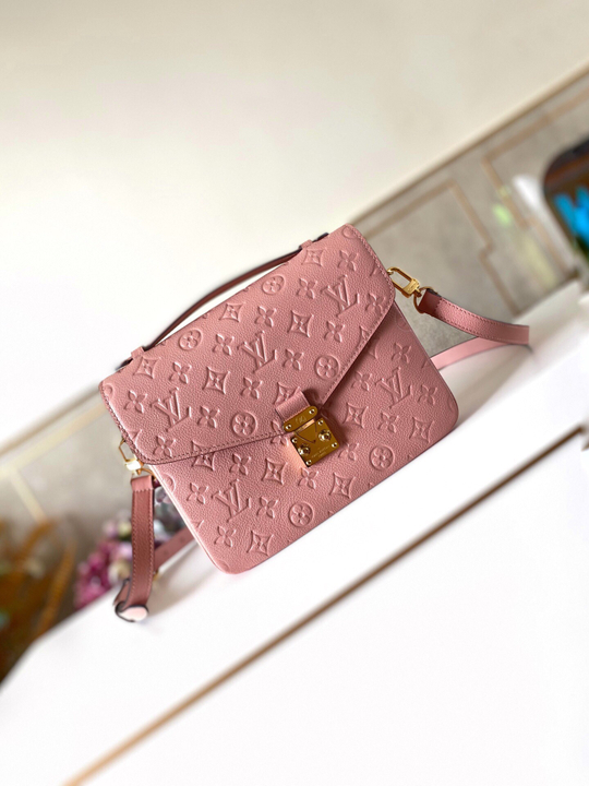 Louis Vuitton Pochette Metis