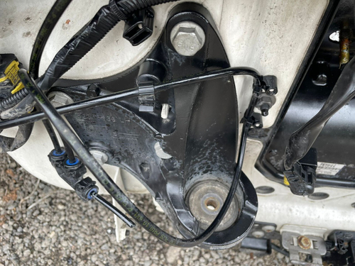 Кронштейн амортизатора кабины левый 2016г.