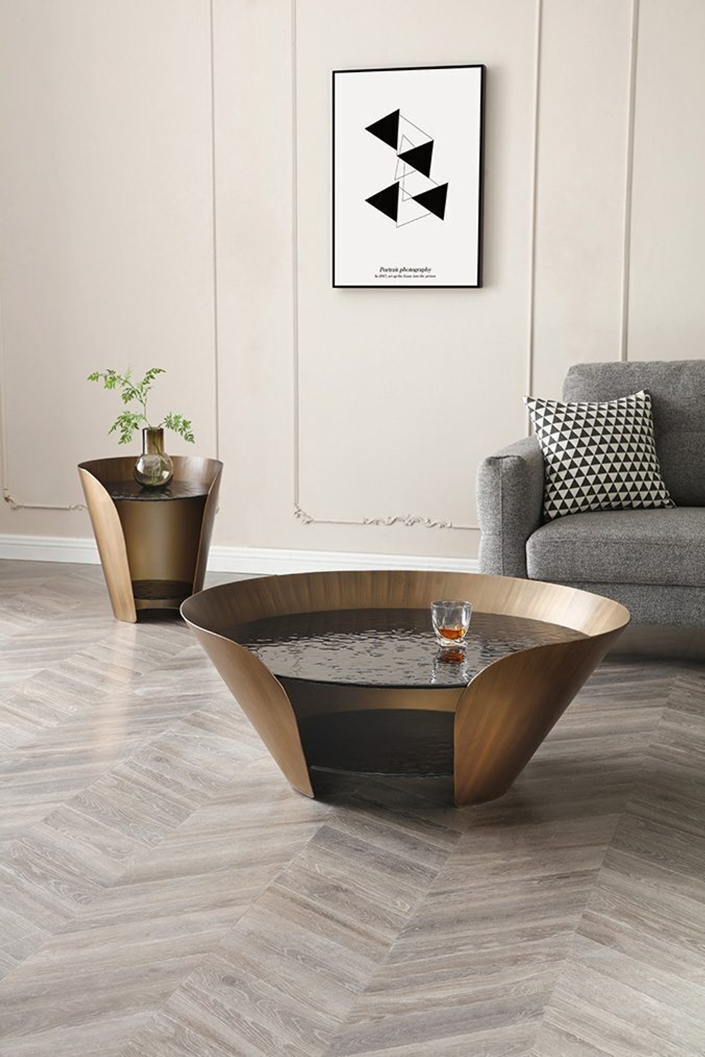 Стол журнальный ET6123 (D48,6) закаленное стекло/бронзовый