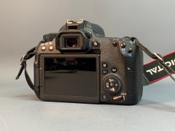 Canon EOS 77D Body