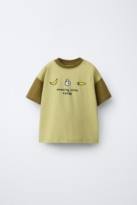 ZARA ФУТБОЛКА С КОНТРАСТНЫМИ РУКАВАМИ И ПРИНТОМ, ХАКИ