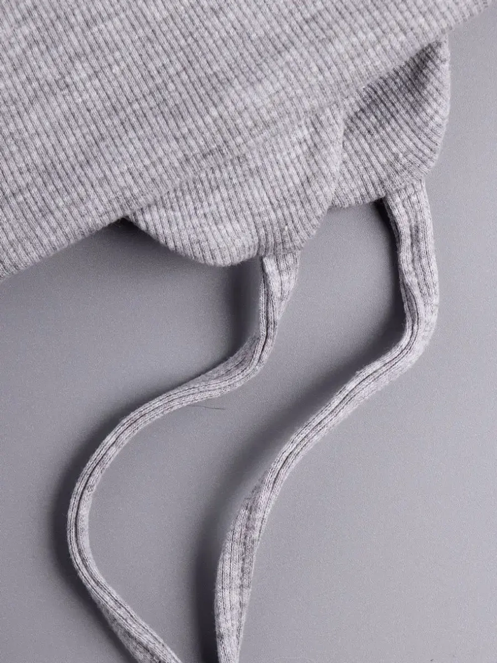 Шапка детская с ушками на завязках на осень