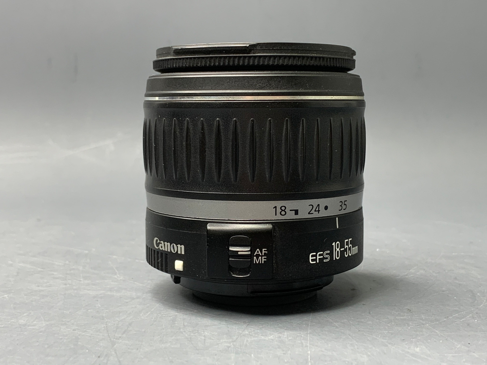 Canon 500D Kit 18-55 mm 3.5-5.6 II 21800 кадров