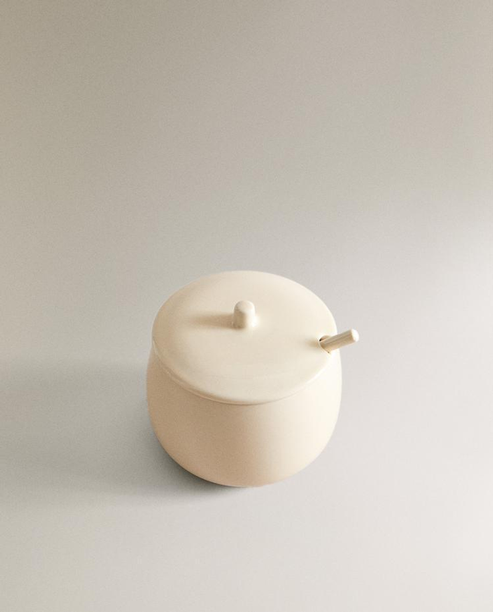 ZARA HOME ОДНОТОННАЯ САХАРНИЦА ИЗ КЕРАМИКИ С ЛОЖКОЙ, КРЕМОВЫЙ