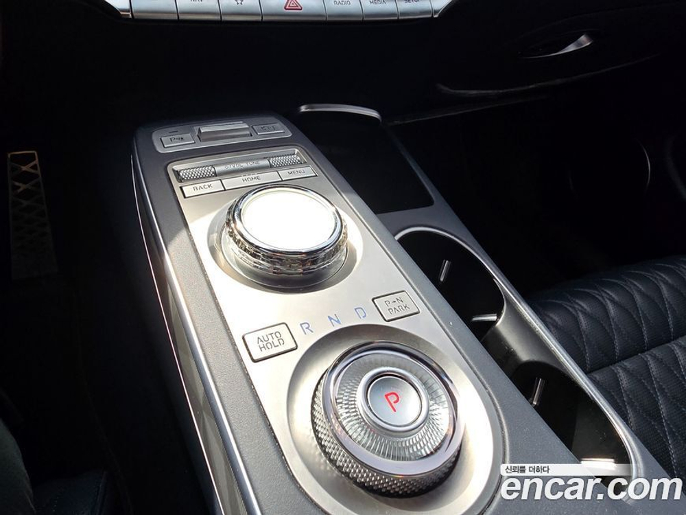Genesis GV70 2.5T Бензин 2WD (01.2022)