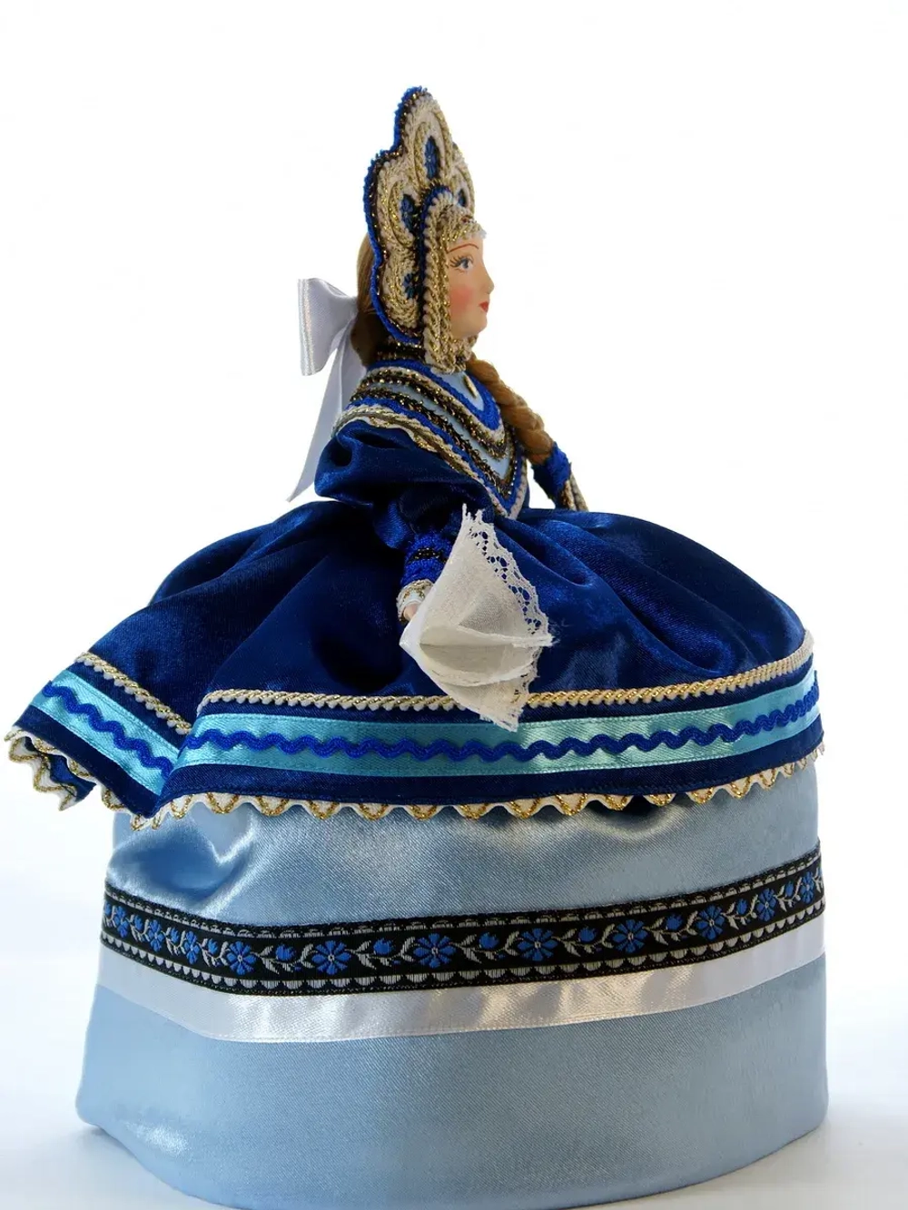 Кукла-грелка на чайник