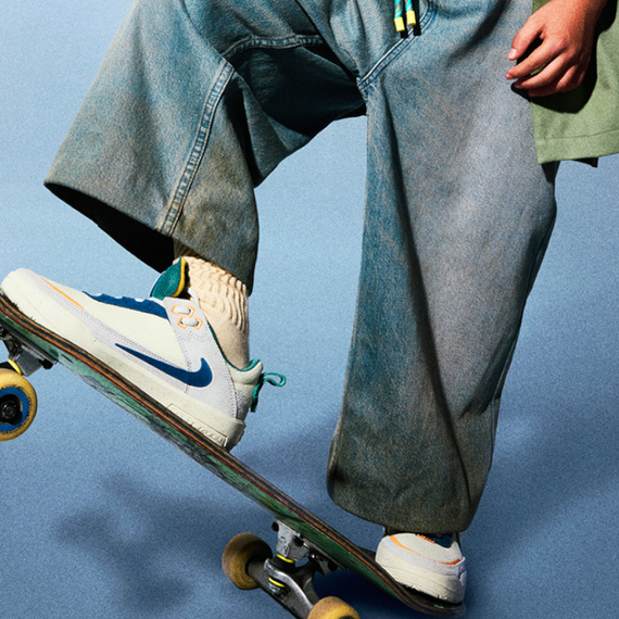 NIKE SB DAY ONE Детские Скейтбординги Низкие Топы Парусно-белый/Корт-синий/Кокосовое молоко/Пыль Фотон/Корт-синий/Берегово-зеленый Унисекс