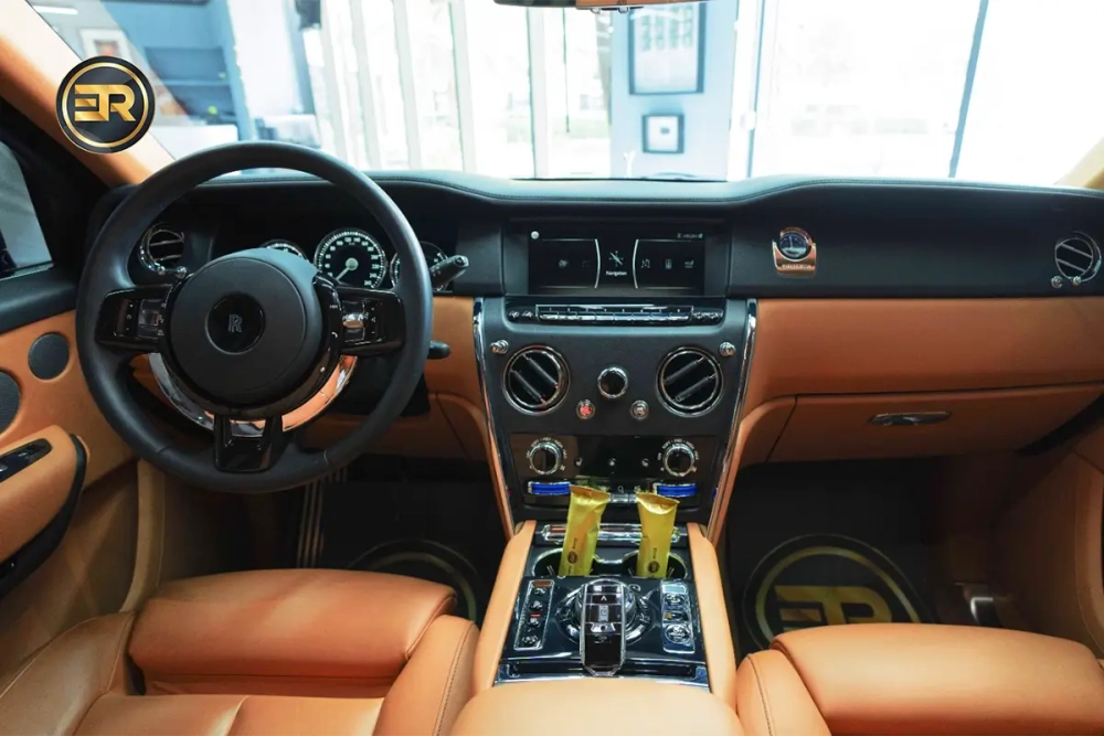 Rolls Royce Cullinan Dark Green