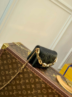 Louis Vuitton Coussin Beltbag