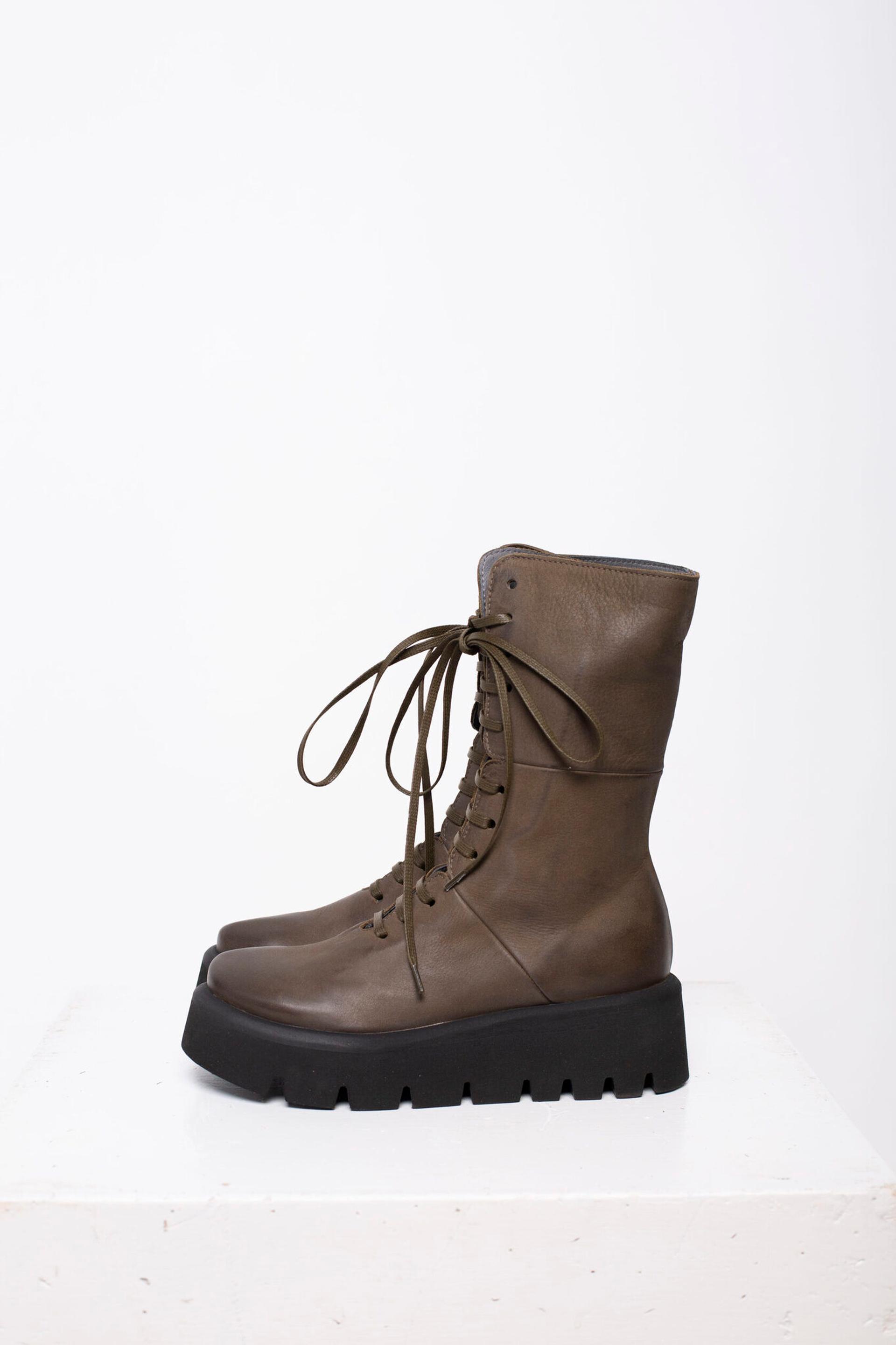 ВЫСОКИЕ БОТИНКИ