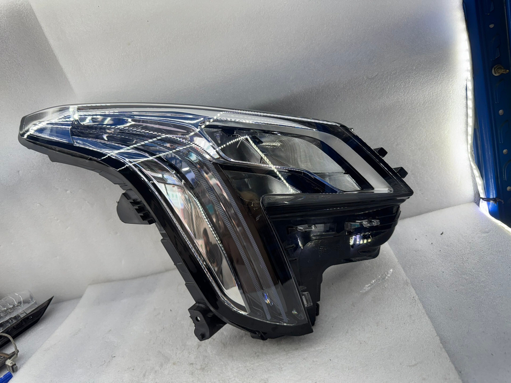 Оригинальная LED фара Cadillac XTS