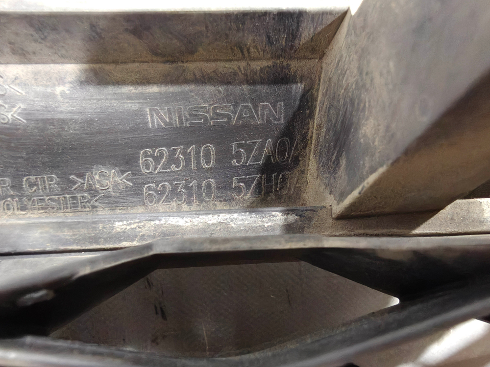 Решетка радиатора Infiniti QX56 2 / QX80 1 (Z62) 14-17 Б/У Оригинал 623105ZH1A