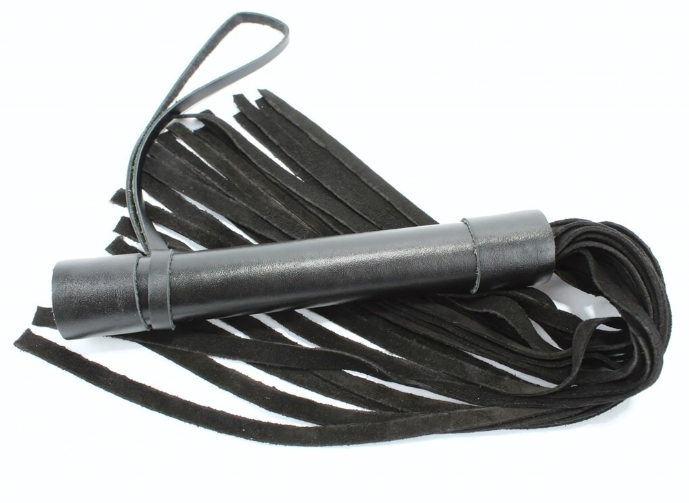 Черная замшевая плеть с гладкой кожаной рукоятью - 45 см. (Цвет: черный)