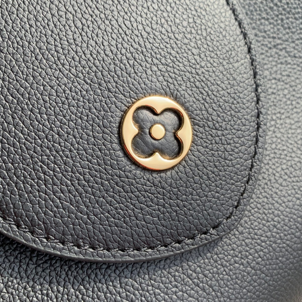 Louis Vuitton Capucines MM Souple