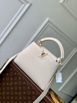 Louis Vuitton Capucines BB
