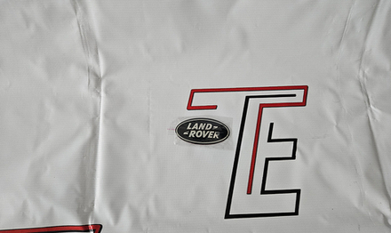 Эмблема Land Rover