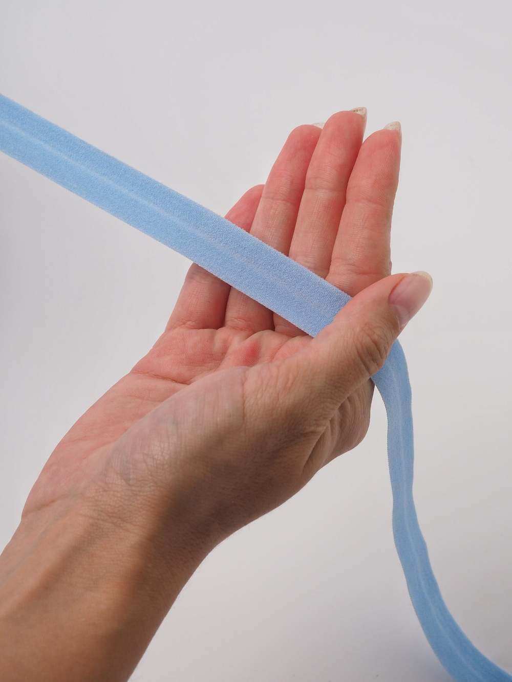 Бейка эластичная голубая матовая ширина 15 мм
