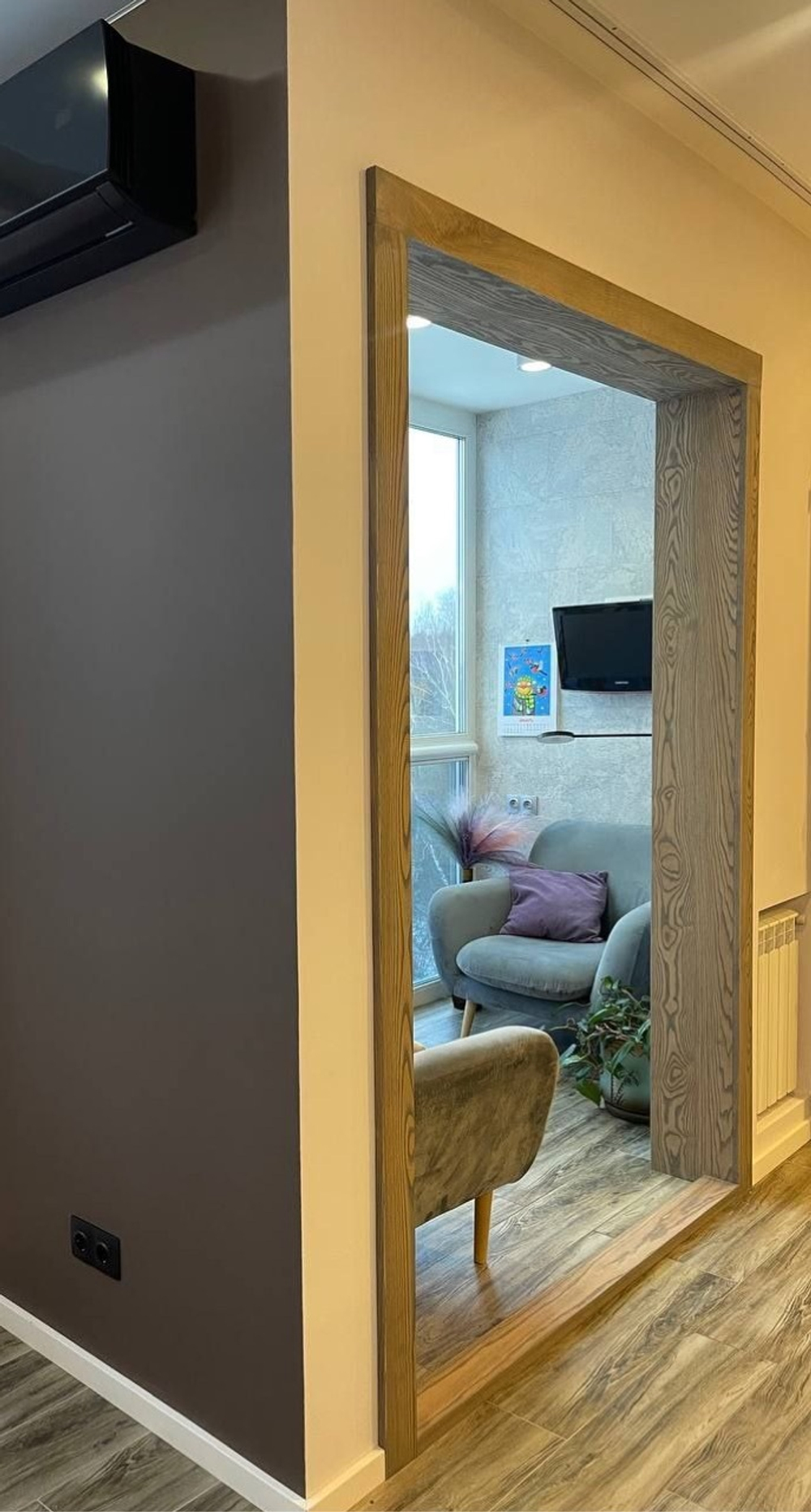 Отделка проема из массива ясеня