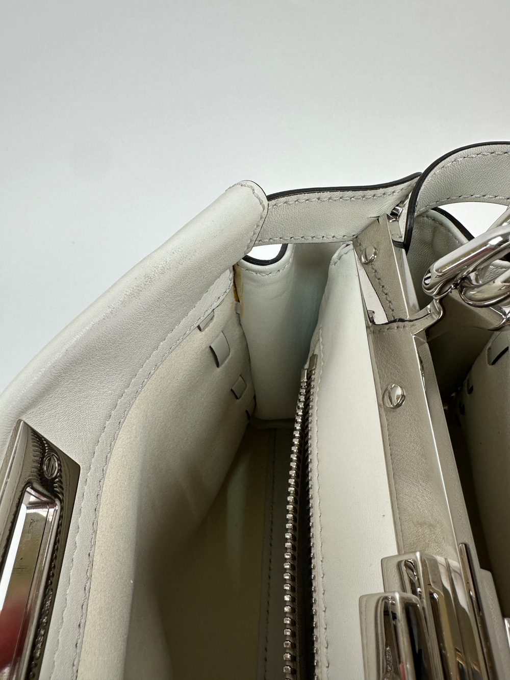 Сумка Fendi Peekaboo Medium Fiocco Bianca