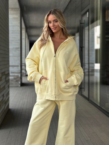 Желтый хлопковый спортивный костюм