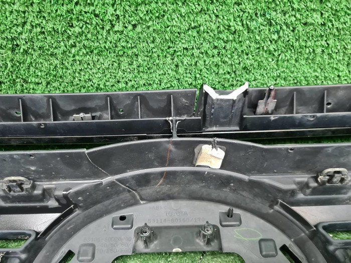 Решетка радиатора Toyota Land Cruiser 200 (15-21)