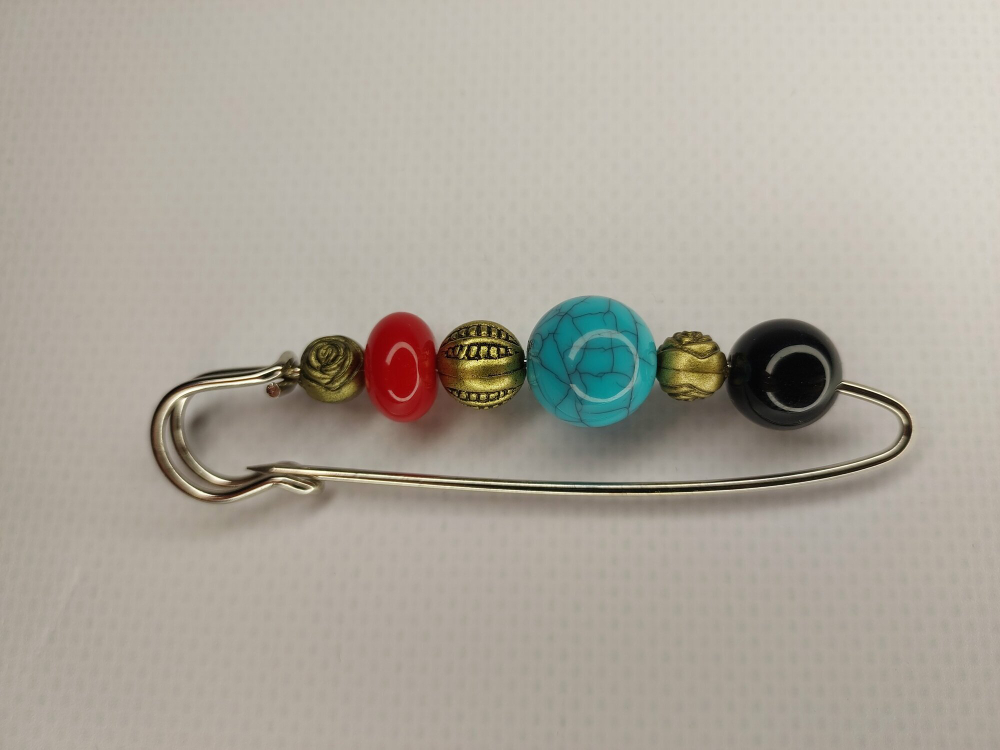 Булавка брошь "Камешки" для кардигана,  пальто, платков, костюмов, одежды. Цвет серый синий красный.