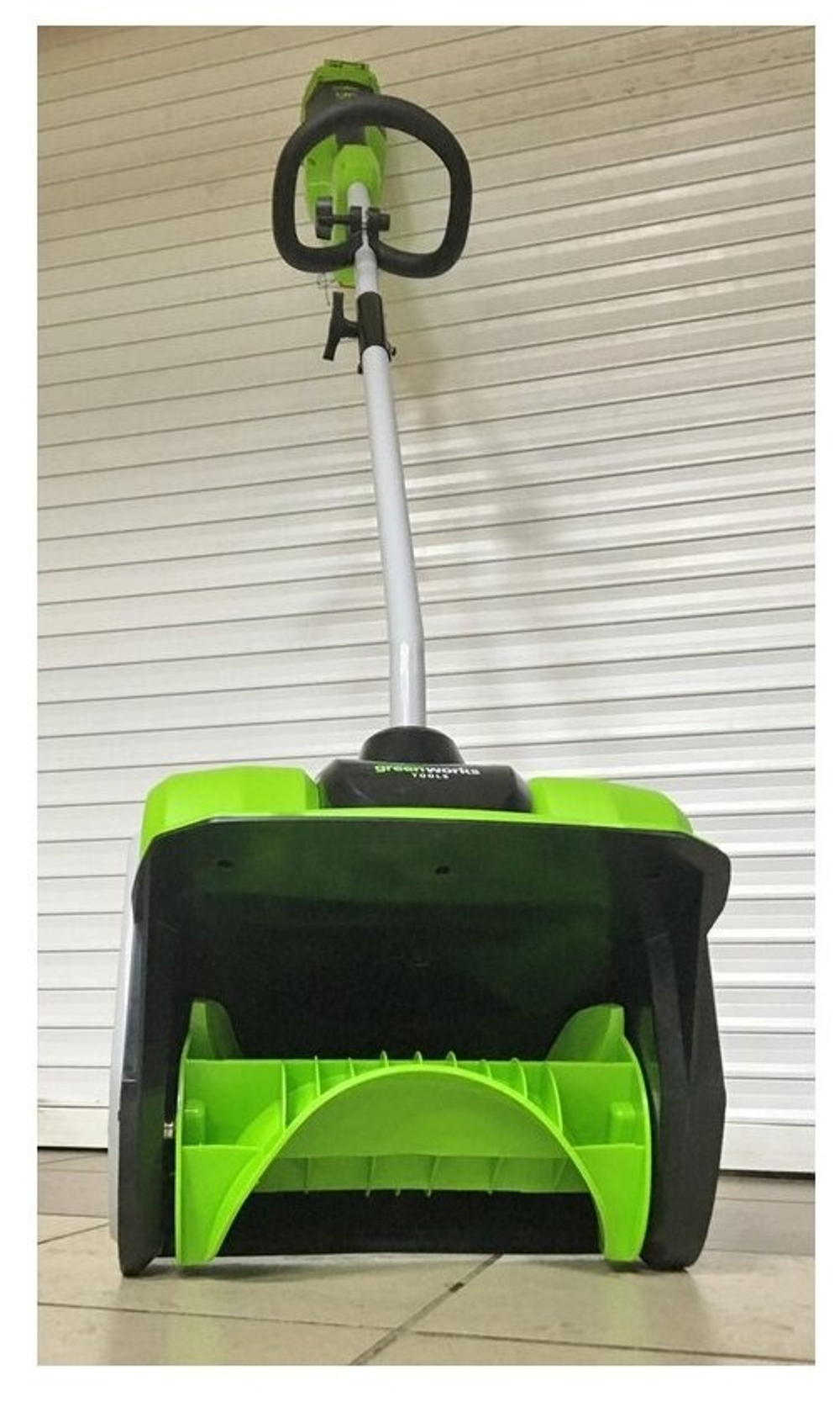 Снегоуборщик-снеголопата GREENWORKS GD40SS 40В,б/щ,30 см,1хАКБ 4 А.ч и ЗУ (2600807///)