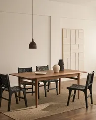 Стул Calixta из кожи и красного дерева с черной отделкой